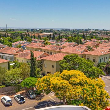 למכירה בבנה ביתך בקדימה, דו משפחתי מקסים!