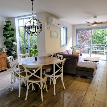 בית בסגנון כפרי יפיפה! כזה שמתאהבים בו מיד.. (בבלעדיות!).