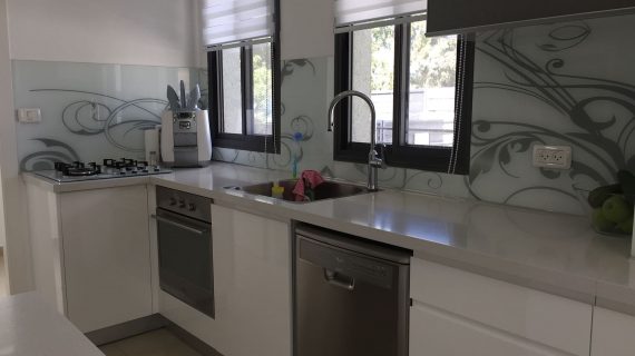 למכירה דו משפחתי חדש ומעוצב! בקדימה בכפר